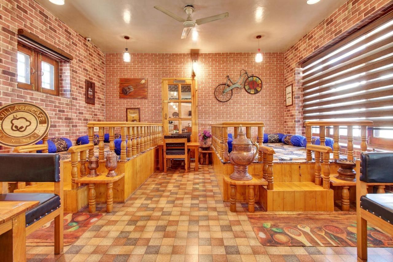Super Oyo Capital O 91600 The Village Classic Hotel And Restaurant Srīnagar Esterno foto