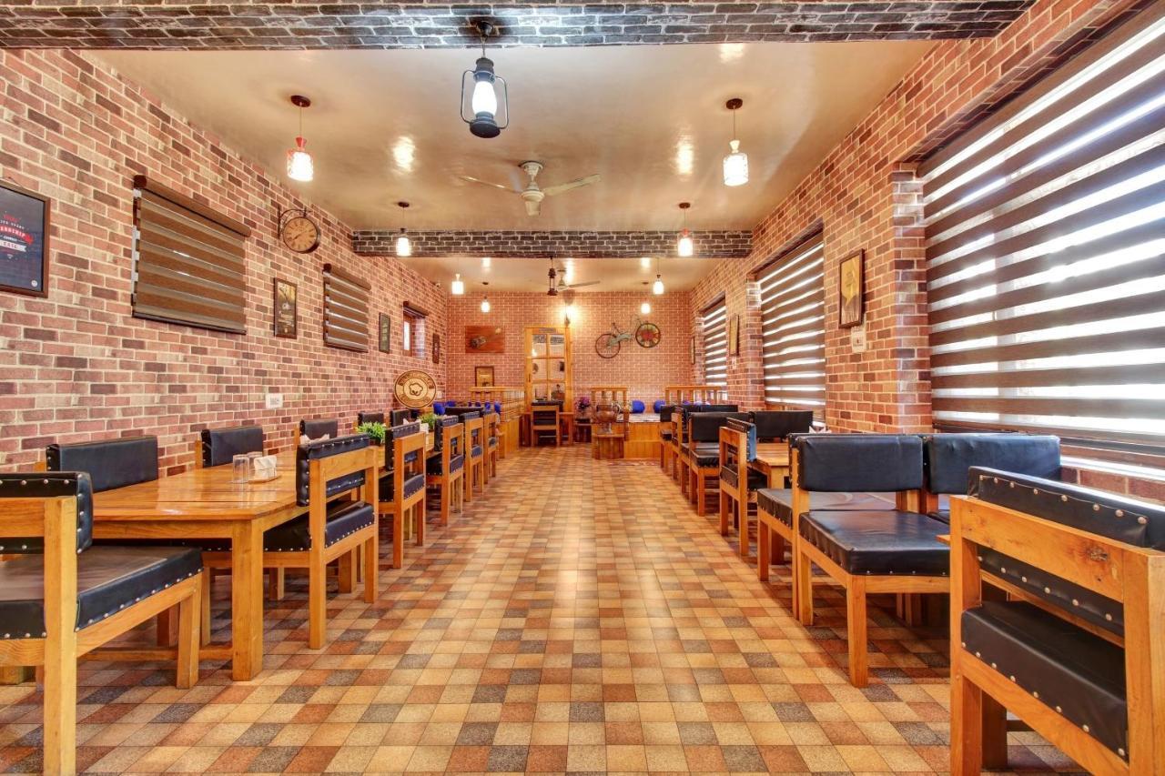 Super Oyo Capital O 91600 The Village Classic Hotel And Restaurant Srīnagar Esterno foto